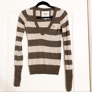 A&F Soft Long Sleeve Brown/Gray V-neck Sweater
